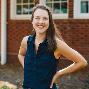 Headshot of Dani Andrews